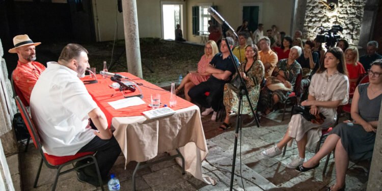 Fotografije sa svečanog otvaranja Tivatskog književnog ljeta 2023