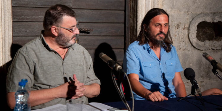 Promocija romana “Ogledalo za krletku” – Gost: Amir Alagić