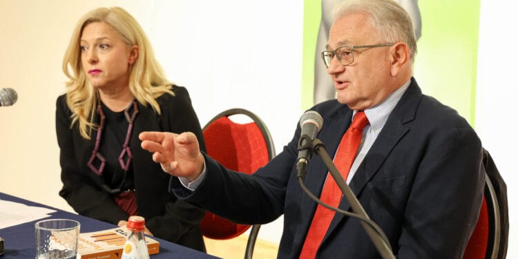 Fotografije sa književne večeri posvećene Goranu Petroviću