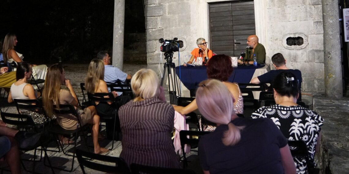 Promocija knjige “Tvrda kora” – Gosti: Marko Braković i Dušica Vugdelić